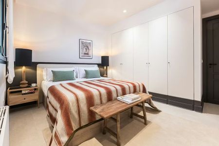 Calle de Apodaca, Madrid, Community of Madrid 28004 - Photo 4