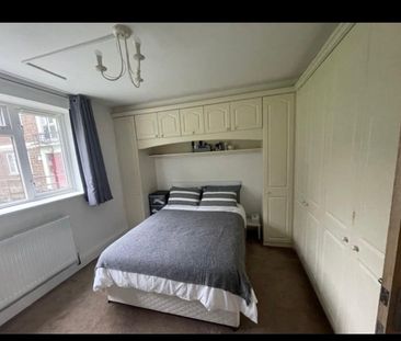Room in a Shared House, Longbridge Road, IG11 - Photo 1