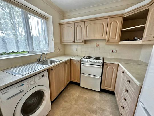 Flat to rent on - Photo 1