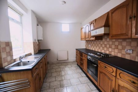 3 bedroom terraced house to rent - Photo 5