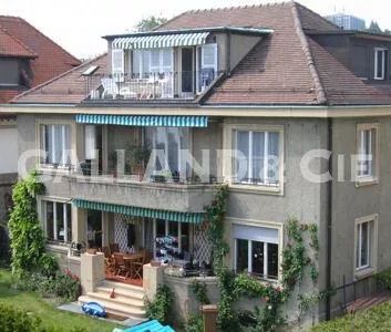 Appartement de 5 pièces au 1er avec balcon et vue sur le lac. - Photo 1