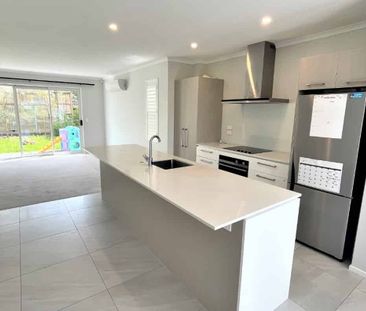 4 Bedrooms, 2.5 bathrooms - Photo 4