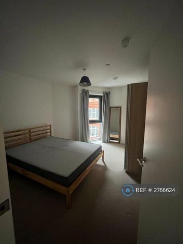 2 bedroom flat to rent - Photo 4