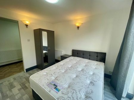 Adderley, Bretton, Peterborough PE3 8RA, Property for rent - Photo 2