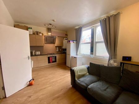 2 bedroom flat to rent - Photo 3
