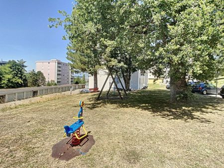 JOLI LOGEMENT TRES BIEN SITUE DANS UN QUARTIER FAMILIAL - Photo 4