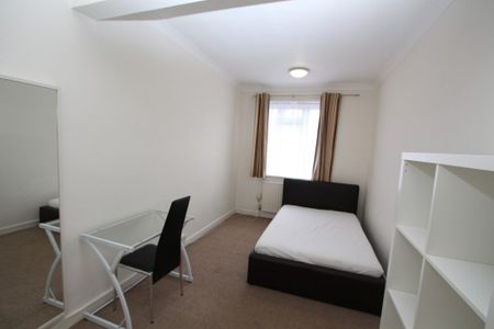 STUDENT Five Bedroom Maisonette – Surbiton (Tolworth Broadway, KT6) - Photo 5