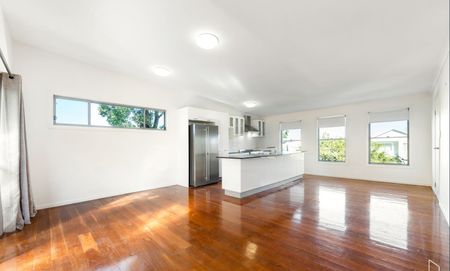 2/3 Fourth Avenue, Labrador QLD 4215 - Apartment For Rent | Domain - Photo 2