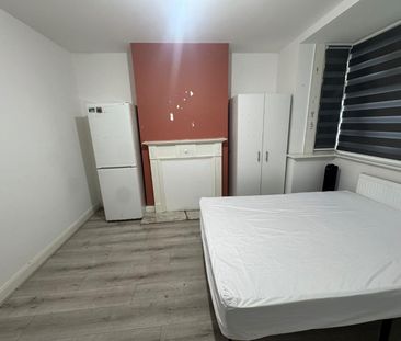 Room in a Shared Flat, Shelbourne Road, N17 - Photo 3