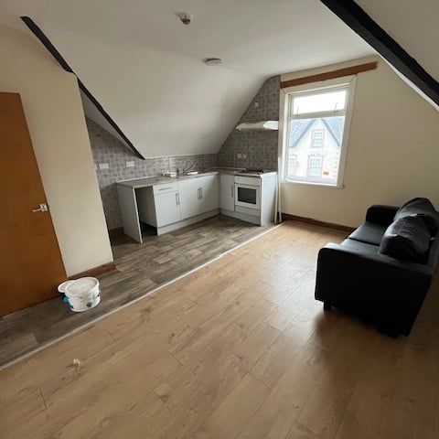 1 Bed Flat, City Road, B16 - Photo 1