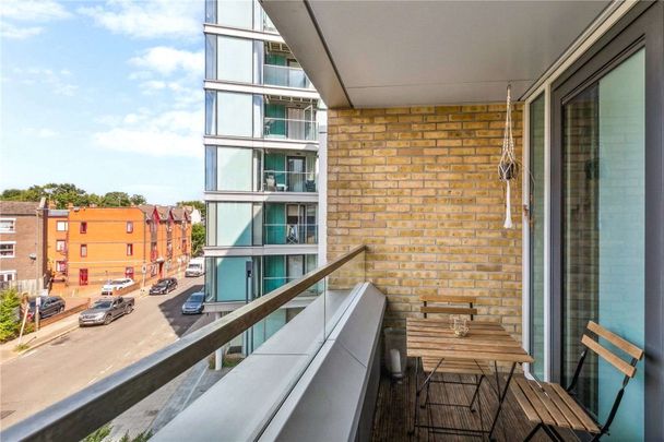 A superb one bedroom flat close to Wandsworth centre. - Photo 1