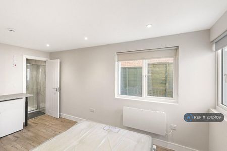 Studio to rent - Photo 3