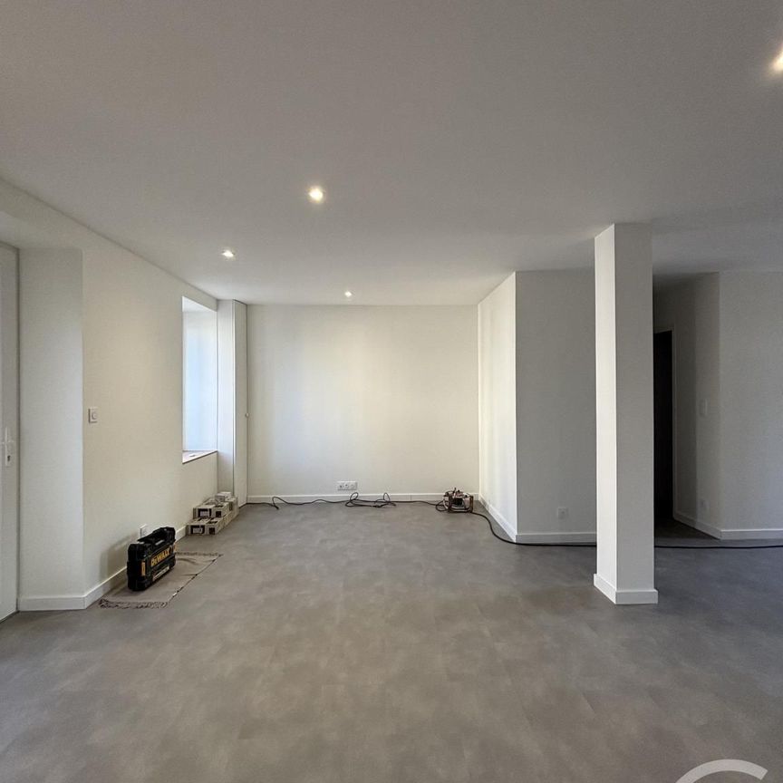 Location Maison 3 pièces 73m² DOMPIERRE SUR BESBRE 03290 - Photo 1
