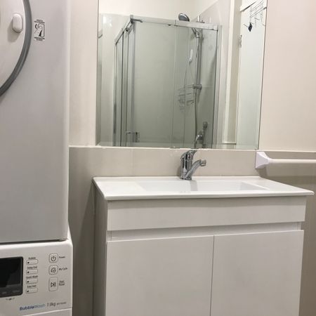 Modern Comfort in the Heart of the City - Furnished 1-Bedroom Apartment at 5/88 Franklin Street - Photo 4