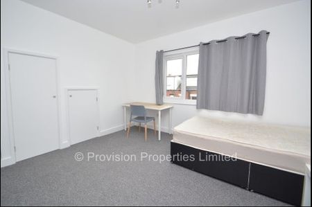 5 Bedroom Lets in Leeds - Photo 3