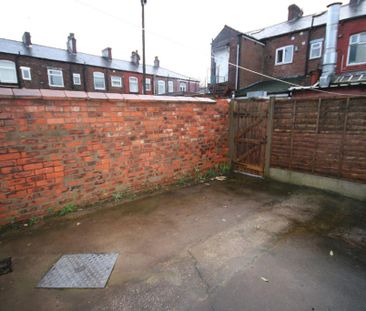 2 bedroom terraced house to rent - Photo 5