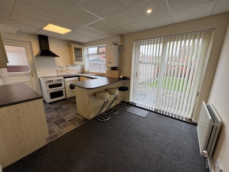 3 bedroom semi-detached house to rent - Photo 4