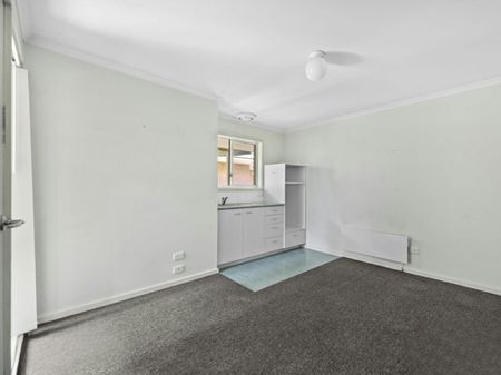 Welcome to your next home in the heart of Moe! - Photo 4