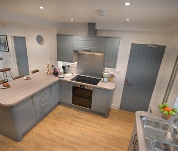 6 bedroom property to rent - Photo 4