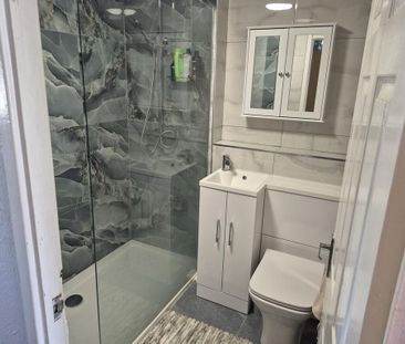 1 bedroom in a house share to rent - Photo 4