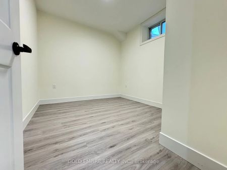 Detached Home For Lease | X9253665 - Photo 5