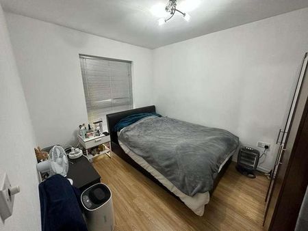 Lodge Close, Edgware, HA8 - Photo 2