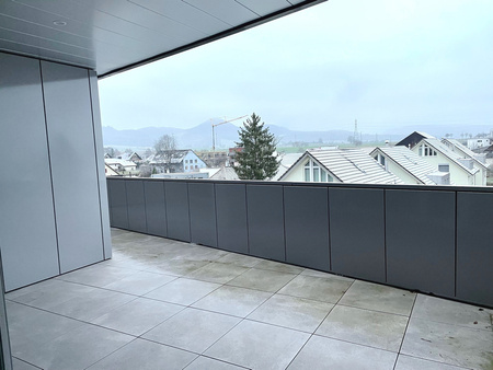 Attika-Wohnung mit 2 Balkonen und fantastischer Aussicht - Photo 2