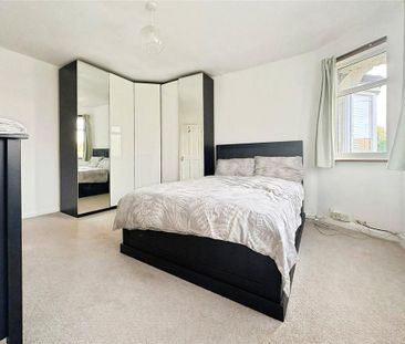 4 bedroom end of terrace house to rent - Photo 5