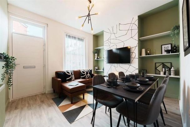 Harold Grove, - Photo 1