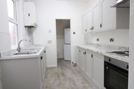 2 bedroom flat to rent - Photo 3