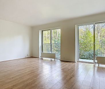 Appartement te huur in Oudergem voor € 1.000 met 1 slaapkamer - Photo 2