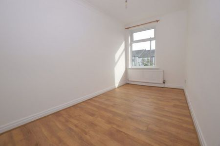 2 Bedroom Terraced House - Photo 2