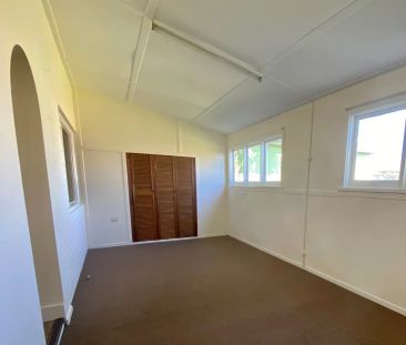 Spacious Three Bedroom Home in a Prime, Quiet Location - Photo 4