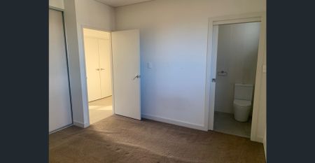 Woooo......North Facing Apartment, quiet aspect with greeny oval view and big Balcony - Photo 3