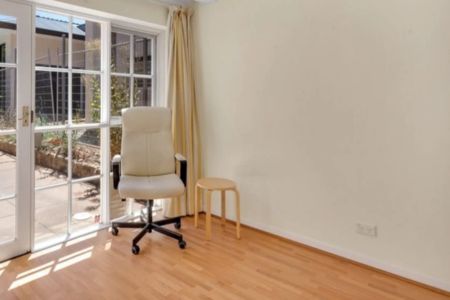 EXECELLECT LOCATION FOR SPACIOUS FAMILY LIVING & ENTERTAINING - Photo 2