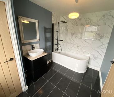 2 bedroom end of terrace house to rent - Photo 3