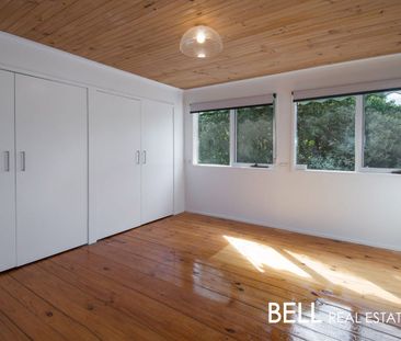 Four bedrooms on a big flat block - Photo 2