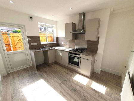 2 bedroom terraced house to rent - Photo 5