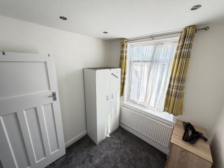 Brentmead Gardens - Photo 3