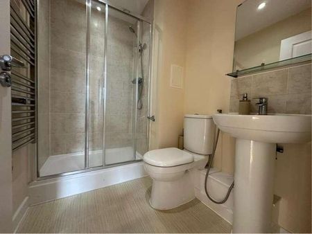 Slough, Berkshire, SL2 - Photo 5