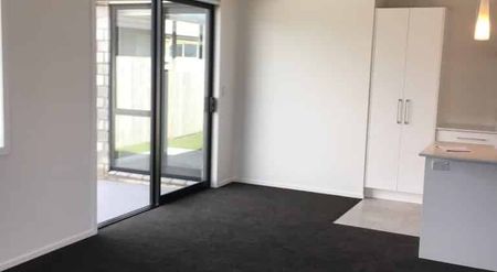 Living on Livingstone Drive - Photo 5