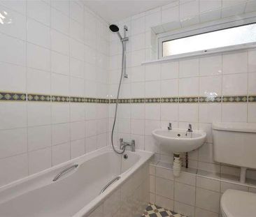 Aurum Close, Horley, RH6 - Photo 5