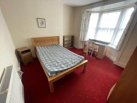 4 bedroom terraced house to rent - Photo 5