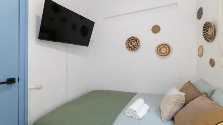 Room in a shared 4-bedroom apartment for rent in El Camp de l'Arpa del Clot - Photo 3