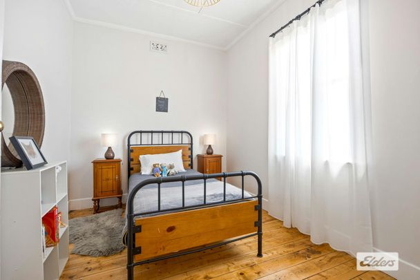 Welcome to Sunshine Cottage - Where Classic Charm meets Modern Luxury - Photo 1