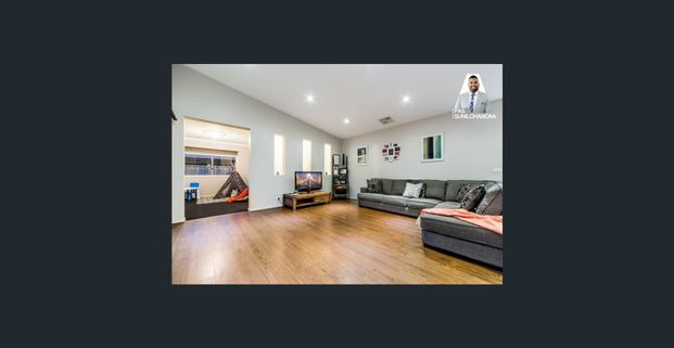 ✨ Spacious Family Living with Modern Comforts in Cranbourne North ✨ - Photo 1