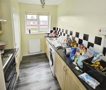 3 bedroom flat to rent - Photo 4