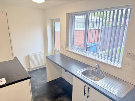 2 bedroom semi-detached house to rent - Photo 3