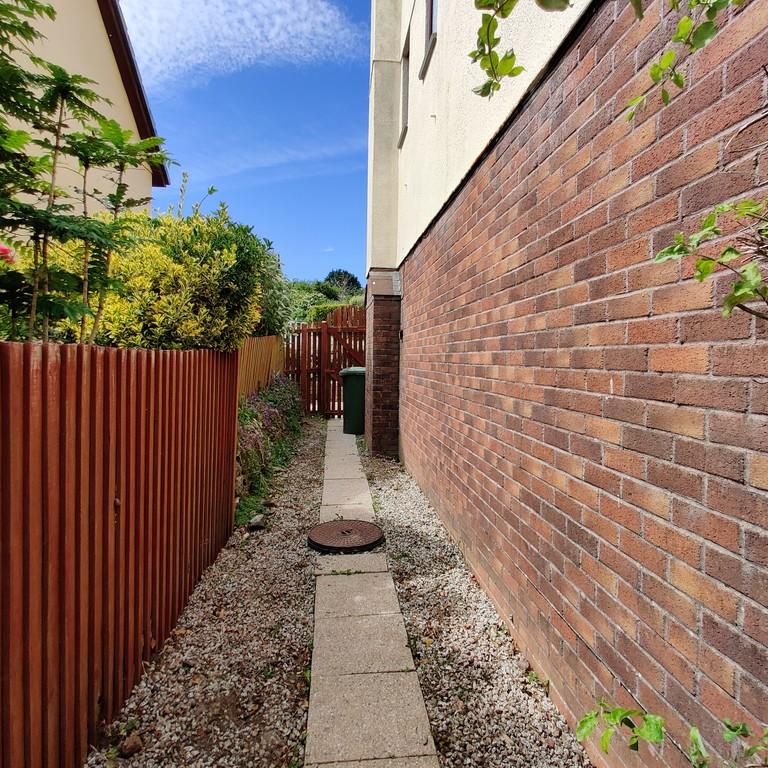 4 bedroom detached house to rent - Photo 1