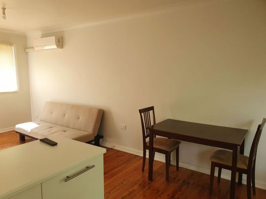 FULLY FURNISHED ONE BEDROOM SELF CONTAINED FLAT IN A CONVENIENT CENTRAL TOWN LOCATION - PRIVATE AND COMFORTABLE - Photo 1